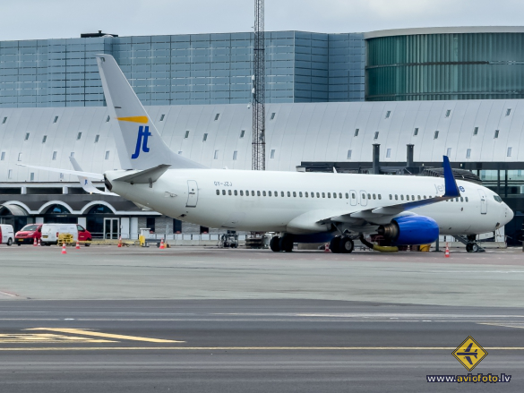 Boeing 737-82R
